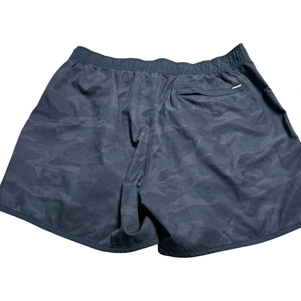 Vuori Kore Shorts Mens Large Black Camo Good Athletic Training Lined V366